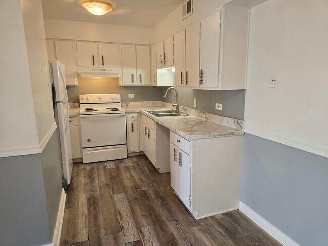 Foto del edificio - 17701 Park Blvd