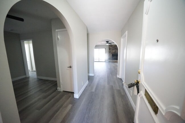 Building Photo - SHOWINGS AVAILABLE NOW