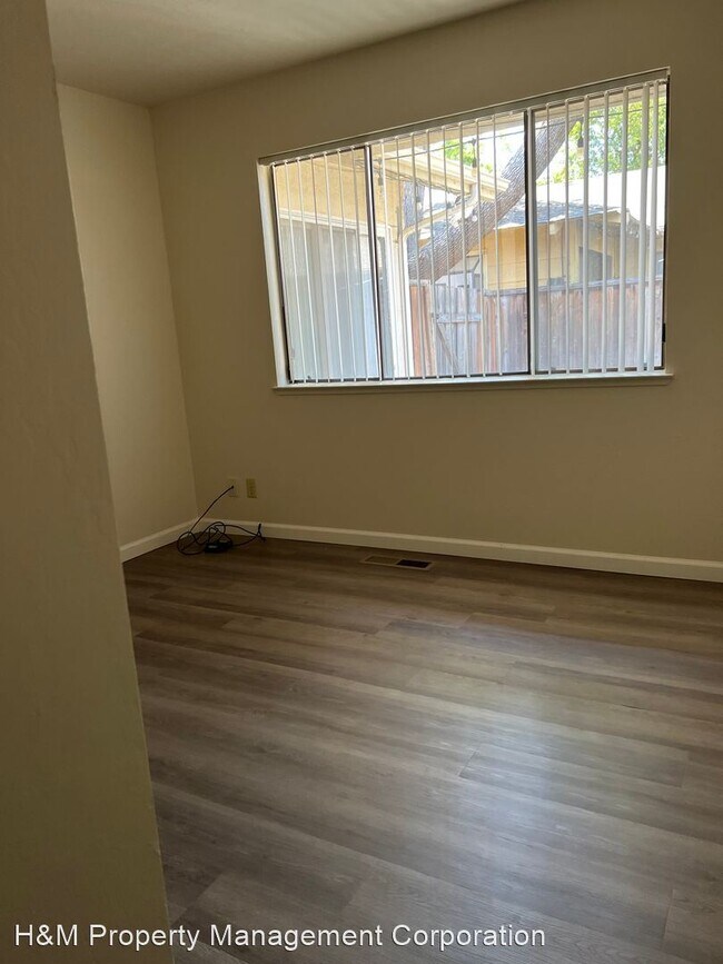 Building Photo - 2 br, 1 bath House - 18332 Shadowbrook Dr.