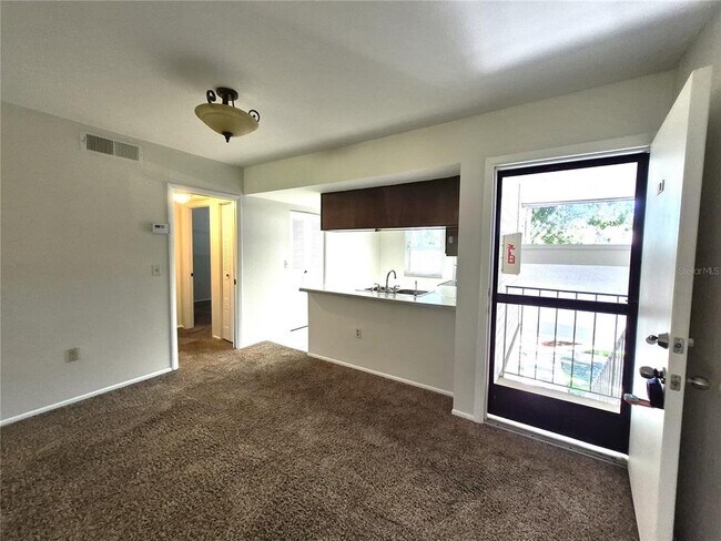 Foto del edificio - 114 Meadow Ln