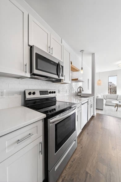 Building Photo - 1900 12th Ave S