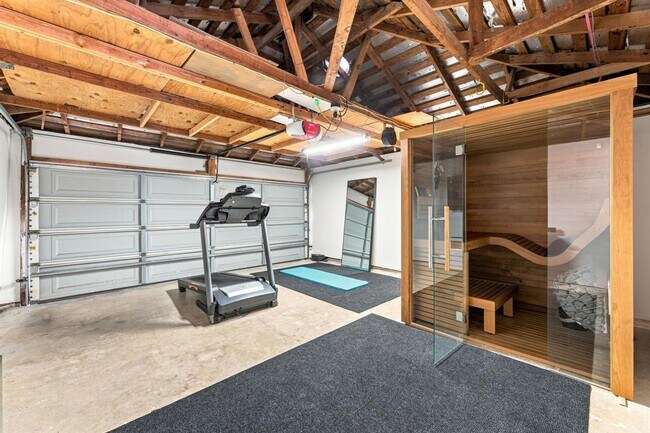 Foto del edificio - 811 E 45th St