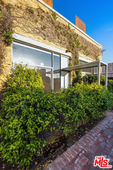 Building Photo - 1850 Industrial St