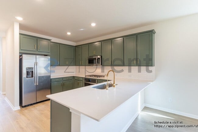 Building Photo - 214 Lake Shore Dr