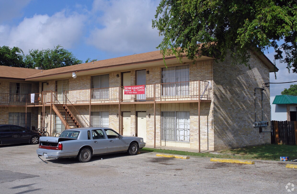 Building Photo - 813 N Park St