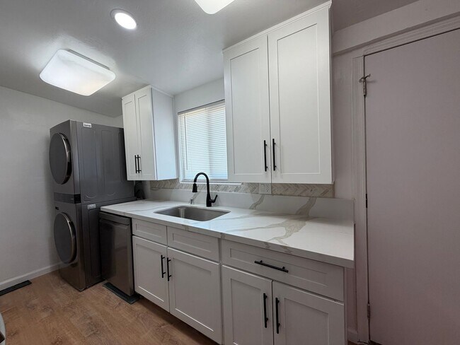 Foto del edificio - Beautiful 3 Bedroom/2 Bathroom Home for Rent/ $1800 Rent & $1800 Security Deposit