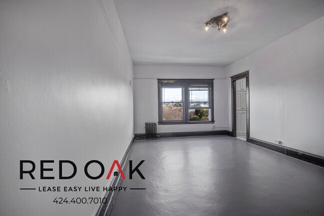 Foto del edificio - Outstanding Three Bedroom with Loads of Na...
