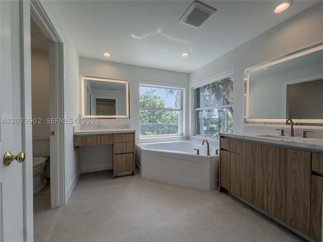Building Photo - 5297 SW 183rd Ave