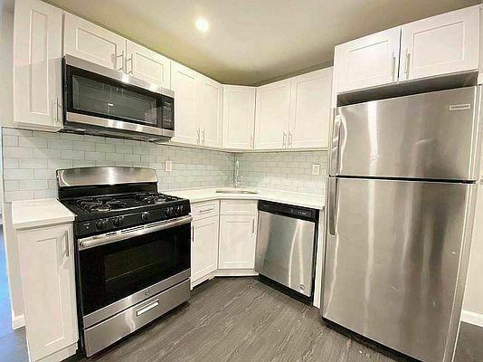 Foto principal - 3 bedroom in Bronx NY 10467