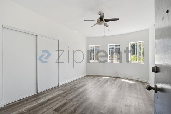 Building Photo - Unit 3