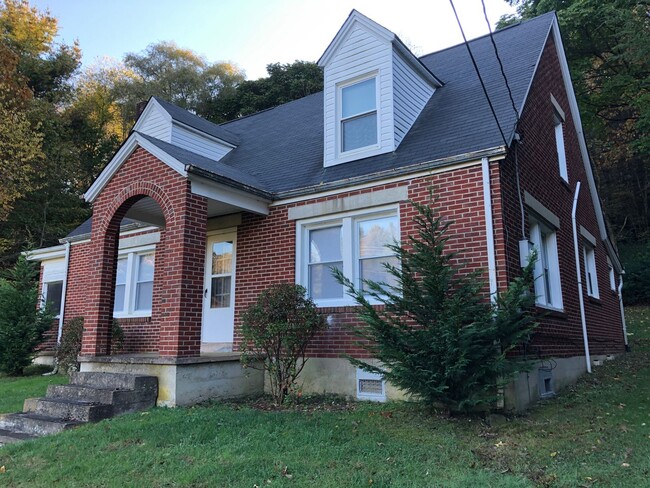 Building Photo - 418 Wilson Ridge Rd