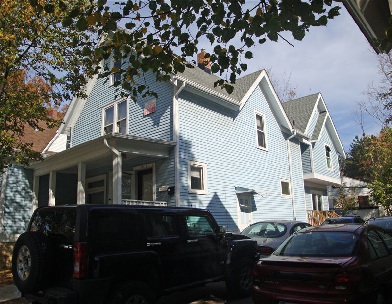 Primary Photo - 4 br, 1.5 bath Duplex - 1001 S State St 10...