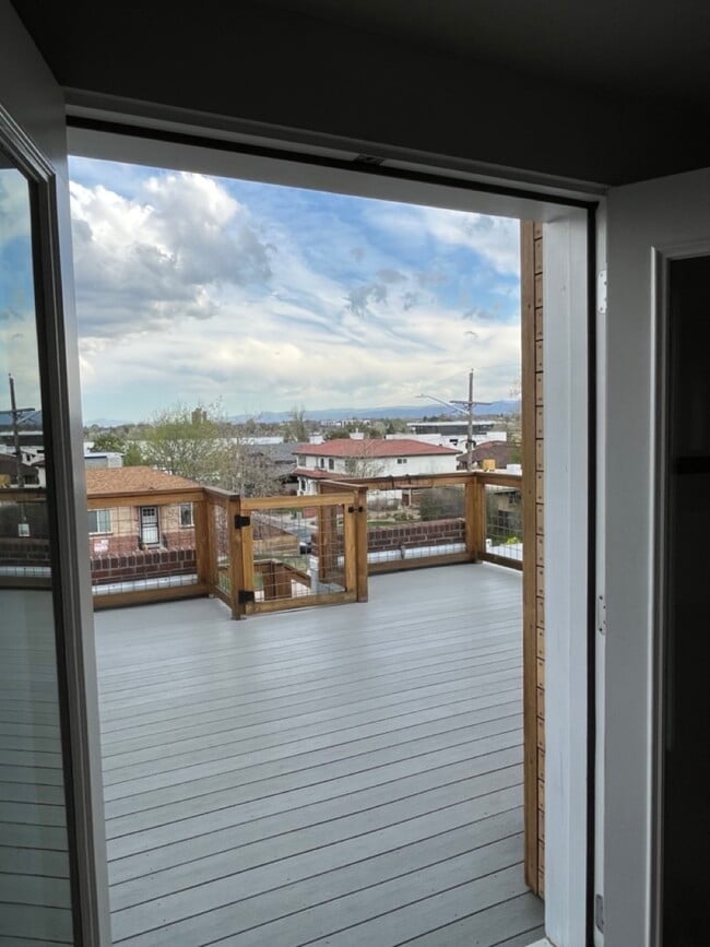 Building Photo - 2500 Winona Ct
