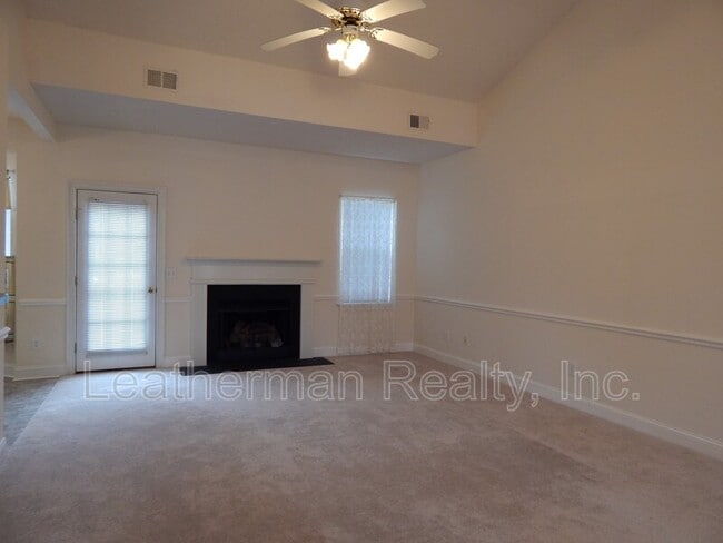 Building Photo - 2109 Elderberry Dr
