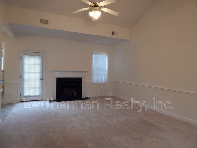 Foto del edificio - 2109 Elderberry Dr