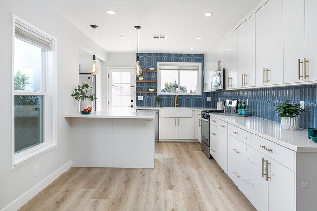 Foto del edificio - 3422 Community Ave