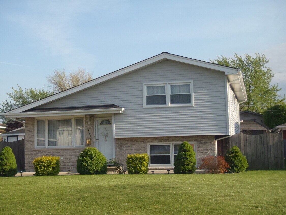 Primary Photo - 5453 W 137th St