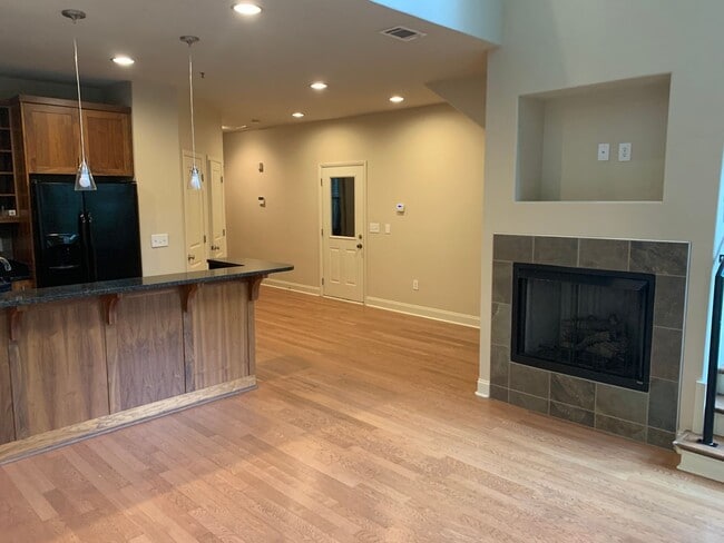 Building Photo - Urban Lofts Unit Available for Pre-Lease!