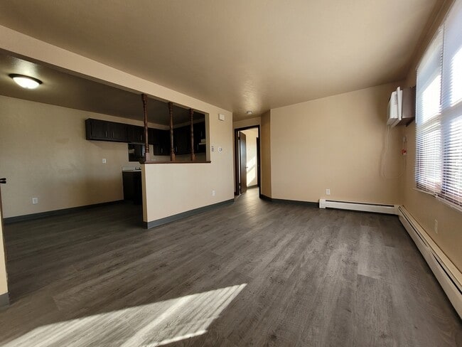 Building Photo - 523 Spinnaker Ln