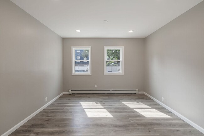 Building Photo - 121 Hillview Ave