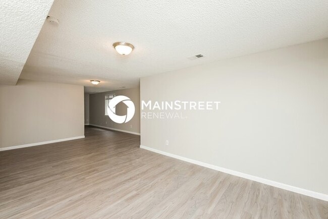 Building Photo - 4 Bedroom Pet-Friendly Home in Aurora, CO with Main Street Renewal