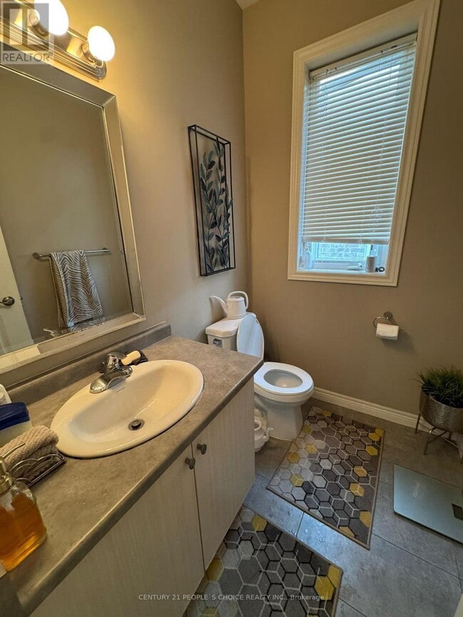 Building Photo - 120 Vineberg Dr