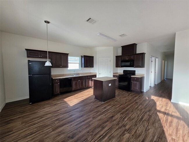 Building Photo - 6218 White Oak Dr