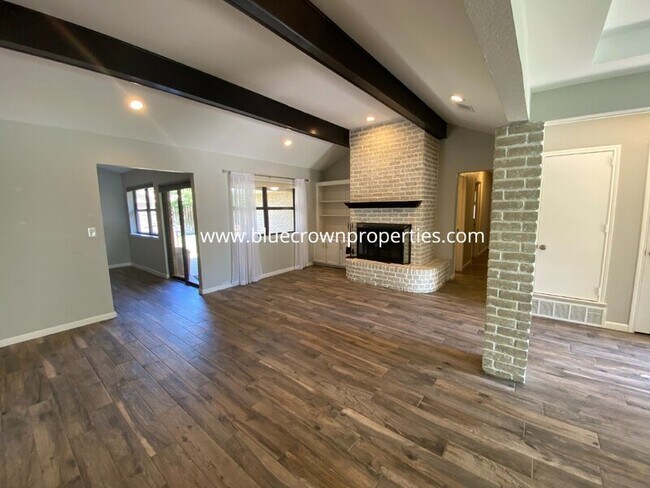 Foto del edificio - 9 Brookfield Ct