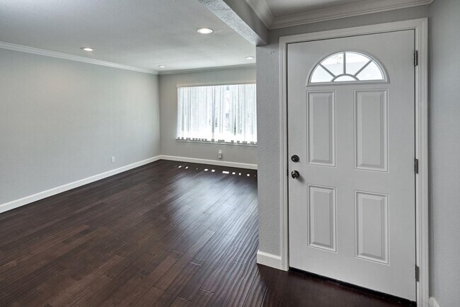 Foto del edificio - 3151 Warwick Rd
