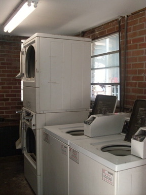 Laundry Facilities - 1419 Hyde Park Blvd