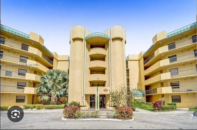 Foto del edificio - 6575 W Oakland Park Blvd