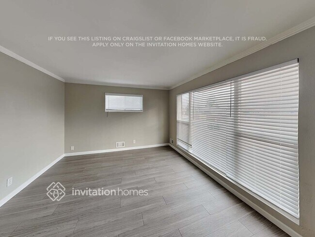 Foto del edificio - 1061 E 105th Pl