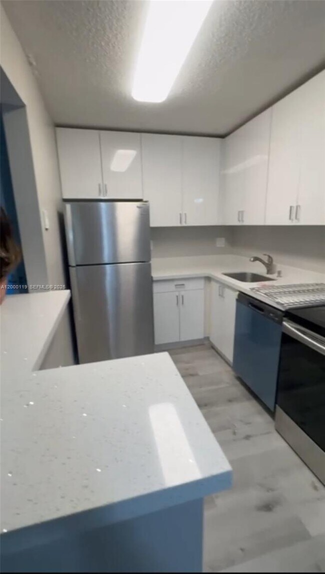 Foto del edificio - 7100 NW 179th St