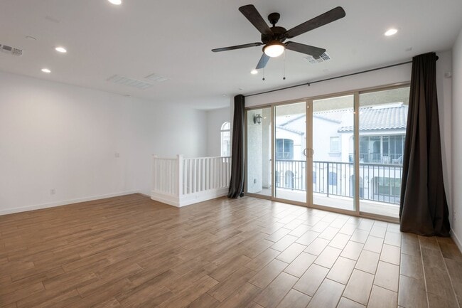 Building Photo - Like Brand New Luxurious Modern 3 Bedroom ...