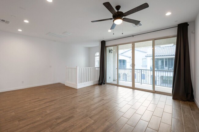 Foto del edificio - Like Brand New Luxurious Modern 3 Bedroom ...