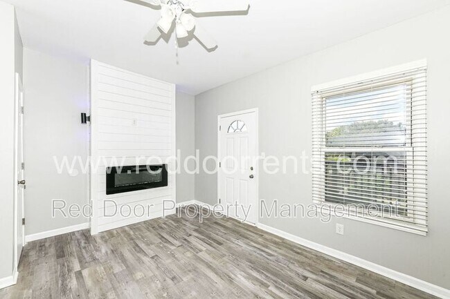 Foto del edificio - 1329 E Market St