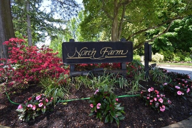 Gated entry with guard house for security and peace of mind - 77 Windward Ln (Bristol, RI) Apartment