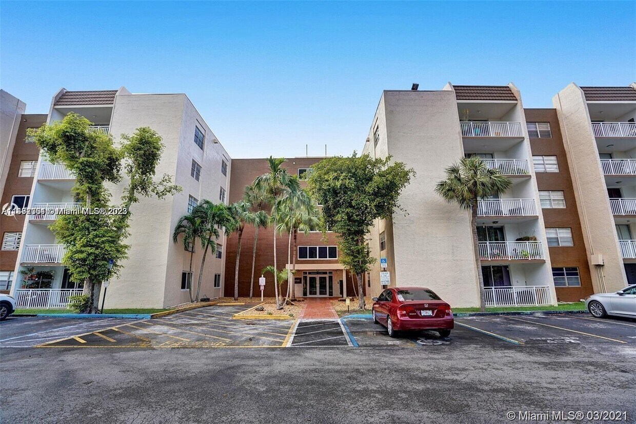 Foto del edificio - 6960 Miami Gardens Dr
