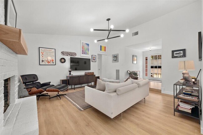 Building Photo - 6902 Meadow Run
