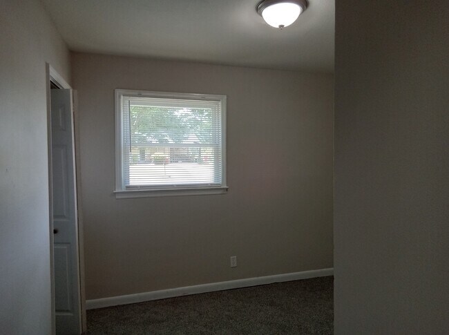 Building Photo - 4600 Pinedale Dr
