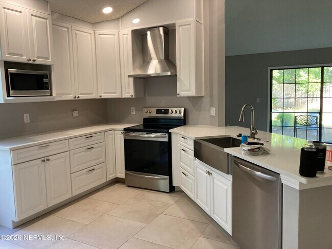 Foto del edificio - 8150 Loch Lomond Ln