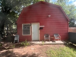 Building Photo - 1220.5 Knight St Building Photo - 1220.5 Knight St