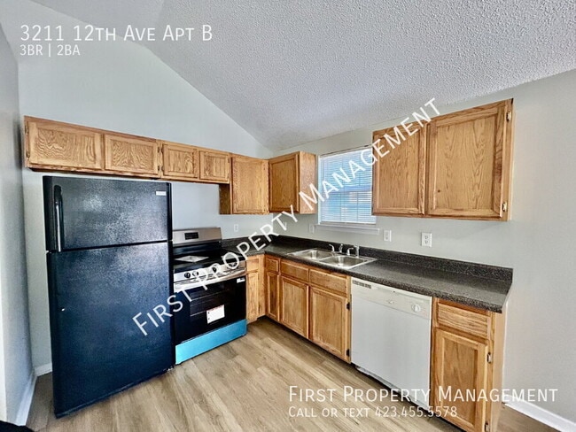 Foto del edificio - 3211 12th Ave