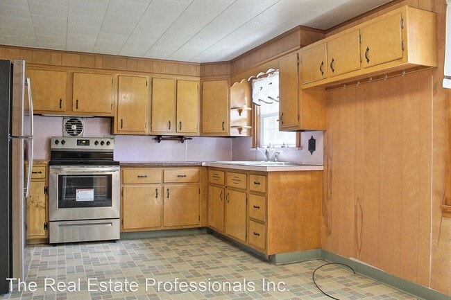 Building Photo - 5 br, 2 bath House - 1050 W. Cedarville Road