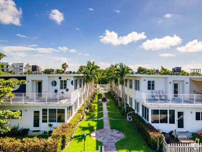 Building Photo - Bayview Townhomes