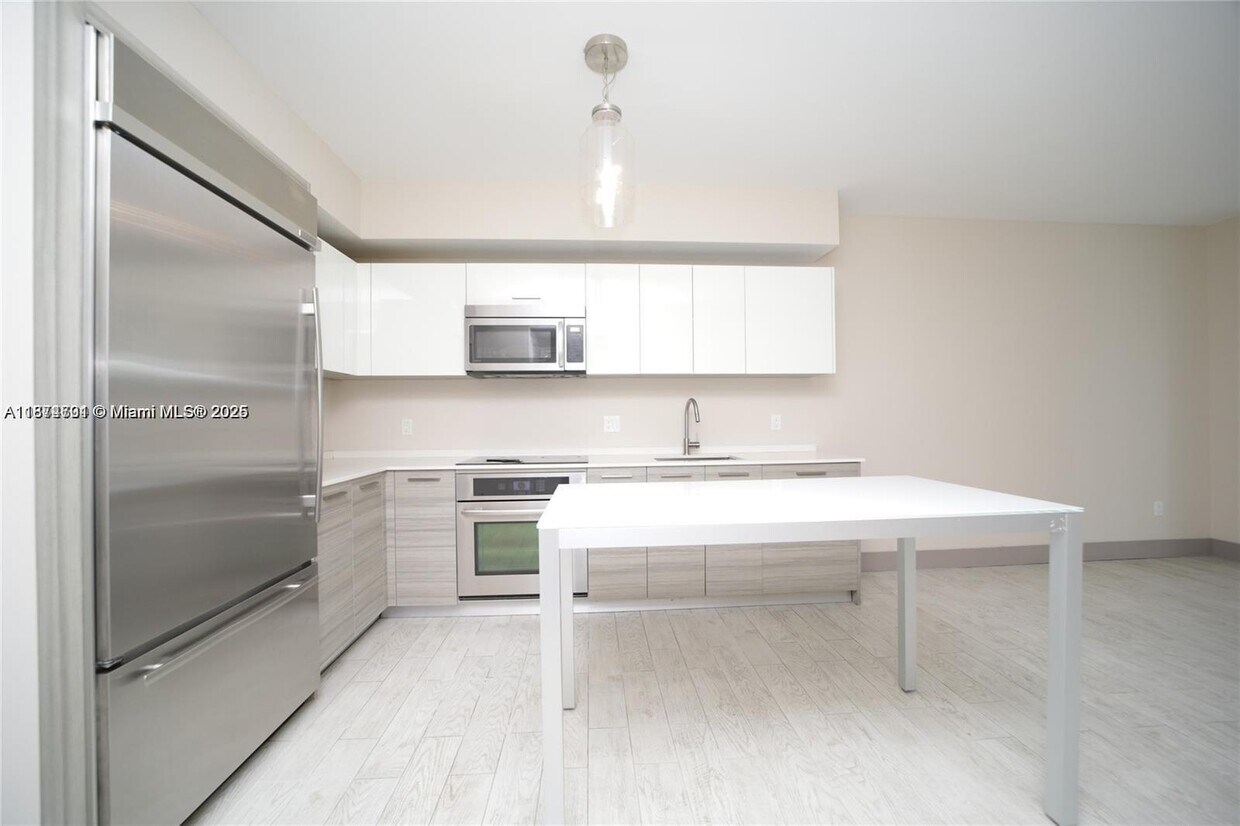 Foto principal - 1300 Brickell Bay Dr