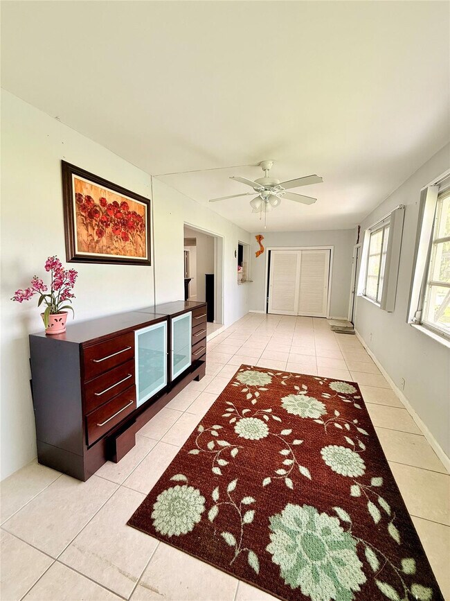 Foto del edificio - 6905 NW 15th St