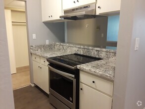 Building Photo - 2955 Lakeside Dr