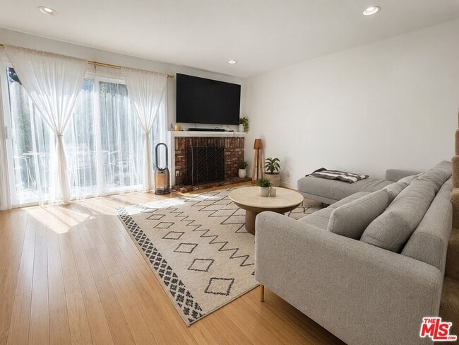 Foto del edificio - 12245 Shady Hollow Ln