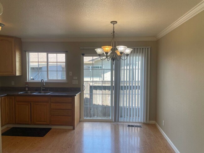 Building Photo - SAN JOSE - Well Maintained 2/1 Duplex